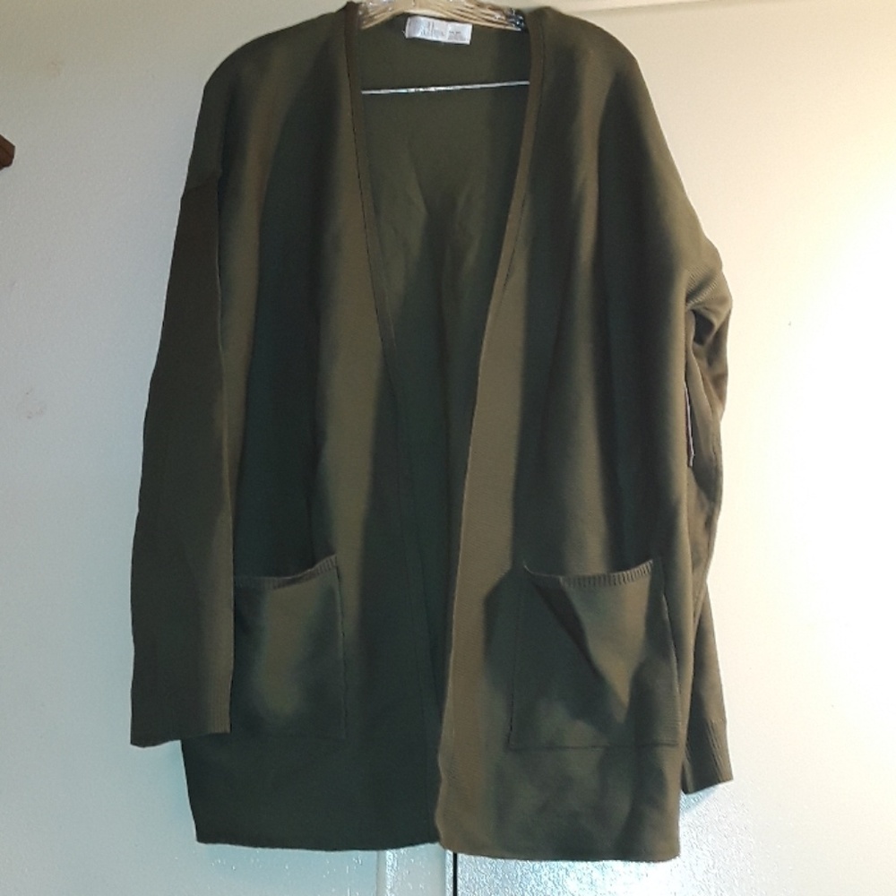 BRAND NWT Forest Green Cardigan w/Pockets